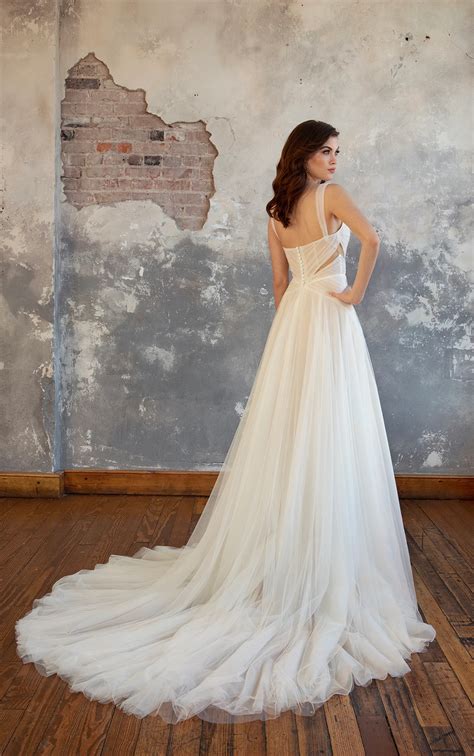 Contemporary A-Line Wedding Gown with a Sweetheart Neckline