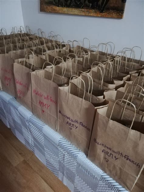 Lia_ʕ•͡ᴗ•ʔ on Twitter: "Parties pour distribué 100 repas #