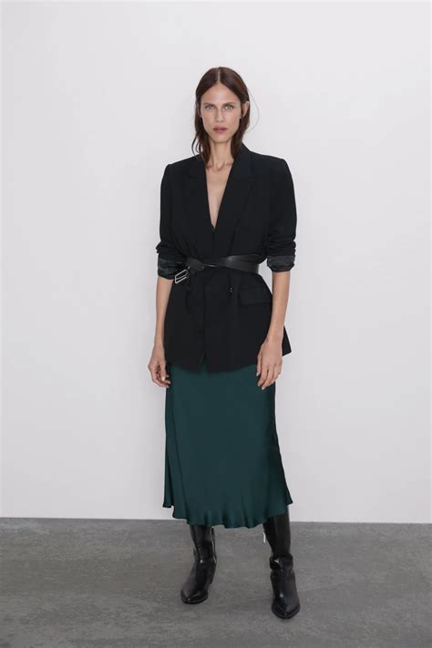 СТРУЯЩЕЕСЯ ПЛАТЬЕ В БЕЛЬЕВОМ СТИЛЕ | ZARA Russia / Россия в 2020 г ...