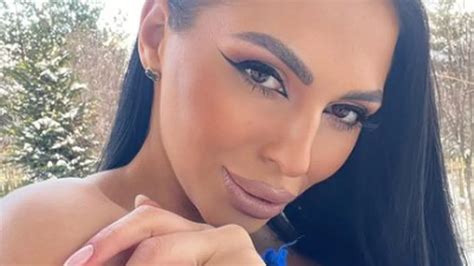 Теодора от "Ергенът" се кичи с 60 000 лв. по себе си Звезди - woman.bg