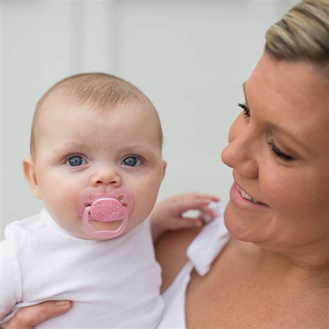 Snapklik.com : Dr. Browns Advantage 100% Silicone Baby Paci Symmetrical