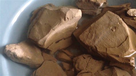 Splitting of Ural clay / Колка Уральской глины - YouTube