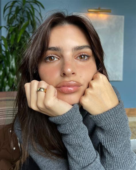 Emily Ratajkowski suffers major wardrobe malfunction as she goes