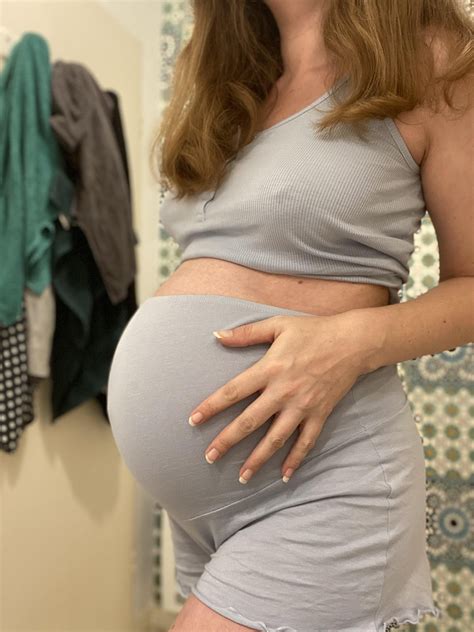 My favorite outfit during pregnancy : r/ClothedPreggo