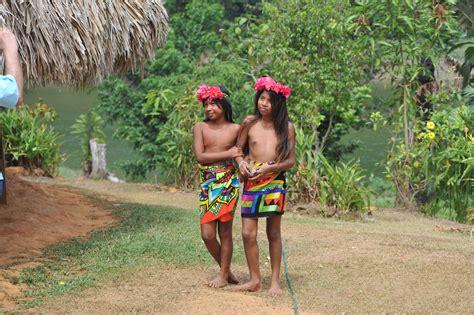 Filmy z plecaka » Indianie Embera jak najbardziej oryginalni