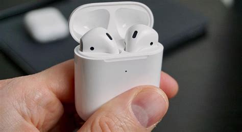 Сколько держат заряд и заряжаются наушники AirPods?