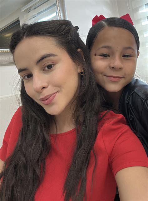 VanesayCarlos - Dicen que Valeria cada día se parece más a mi🥺para los