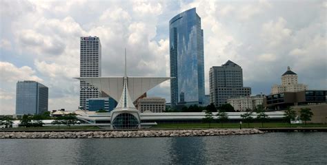 Water side of Milwaukee Art Museum - taken while on boat tour : r/milwaukee