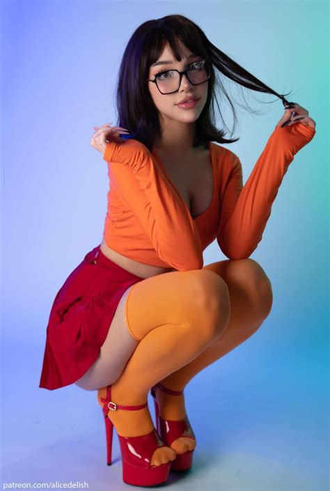 Velma from Scooby-Doo cosplay by Alice Delish : r/Hot_Nerdy_Girls