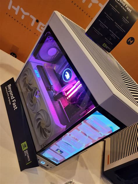 CES 2023 - Hyte Announces Y40 Chassis, Y60 LCD screen, Distro Plate