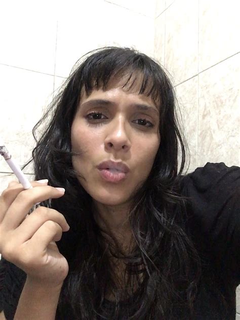 Your favorite latina : r/smokingfetish