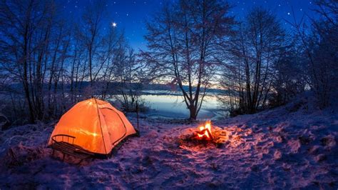 8 Indispensable Winter Camping Gear Items that Turn Freezing into Fun