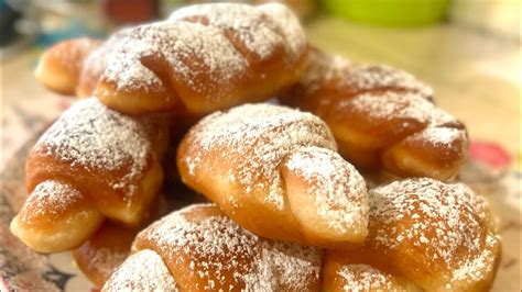 Круассаны во фритюре .Воздушное тесто которое дополняет очень вкусный ...