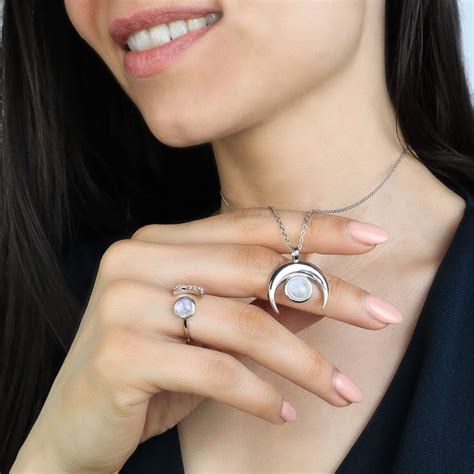 Сребърен пръстен с лунен камък "Находка" – Silenti Jewelry