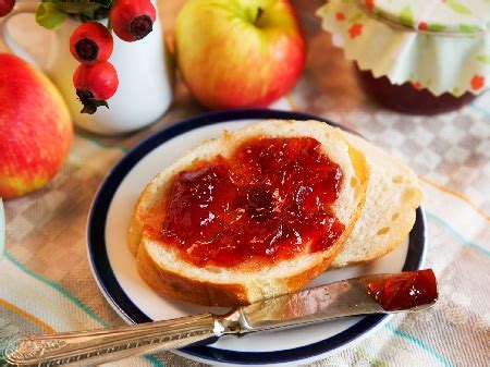 Шипков мармалад с ябълки