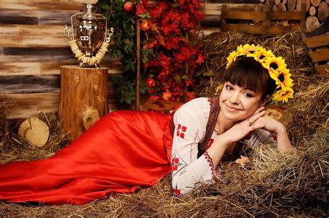 Русские народные наряды (57 фото)