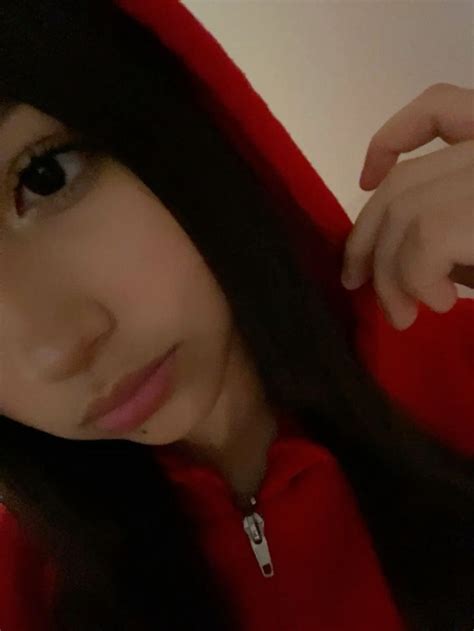 Pin by Miaa on Esli♥️ in 2024 | Cute selfie ideas, Stunning girls ...