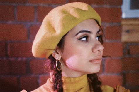 Foto : Lirik dan Chord Lagu Four Pink Walls - Alessia Cara