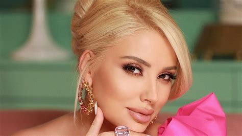 "Драскай клечката" - ново от Цветелина Янева