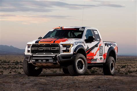 photo   day  ford   raptor stuns   desert gtspirit