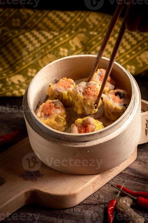 Traditional Hong Kong dim sum is a very delicious. 21626971 Stock Photo ...