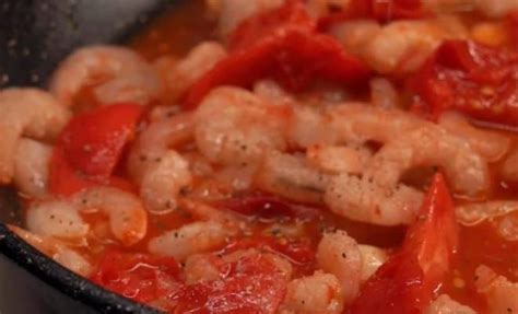 Чесночная паста с креветками, помидорами и шпинатом простой рецепт ...