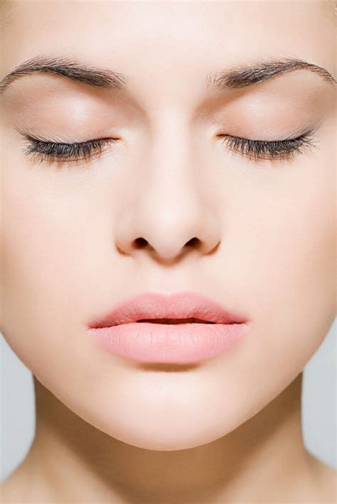 A woman’s face with closed eyes – Buy image – 11986963 seasons.agency