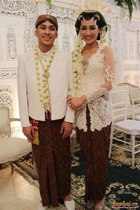 Baju Pengantin Adat Sunda Warna Hijau - Upacara Adat Sunda Telp : 0822-1373-9483