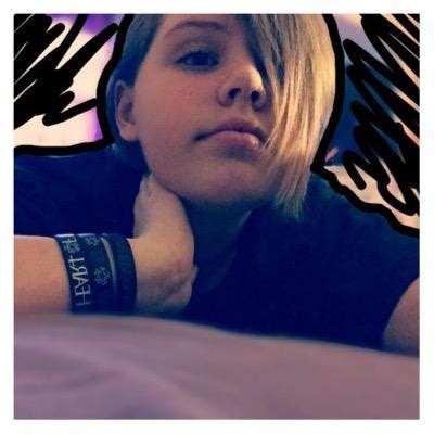 Laurie (@laurie_yay) | Twitter