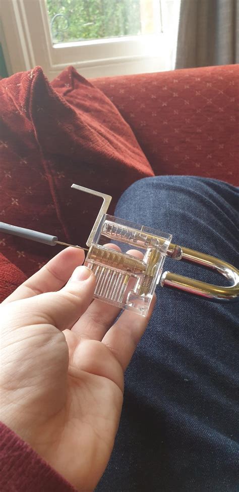 How to "pick" a kensington lock (laptop lock) : lockpicking