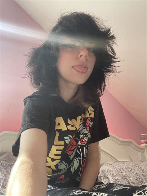 Need to start an emo femboy cult, who would join? : r/femboy