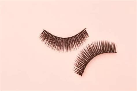Women with dirty eyelash extensions at risk of crawling 'lash lice ...