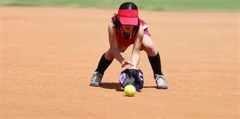 how to play 1st base in softball