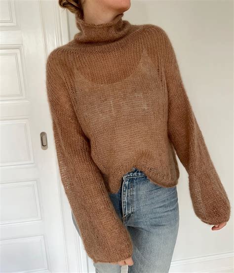 Тонкий свитер Light Loop High Neck