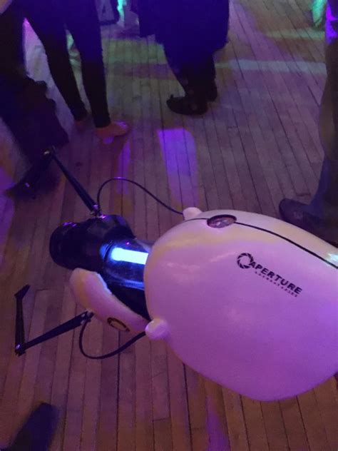 Papercraft Portal Gun Papercraft Portal Gun It Actually Works Made by ...