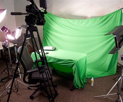 How to Use a Green Screen: A Beginner's Guide | Canva
