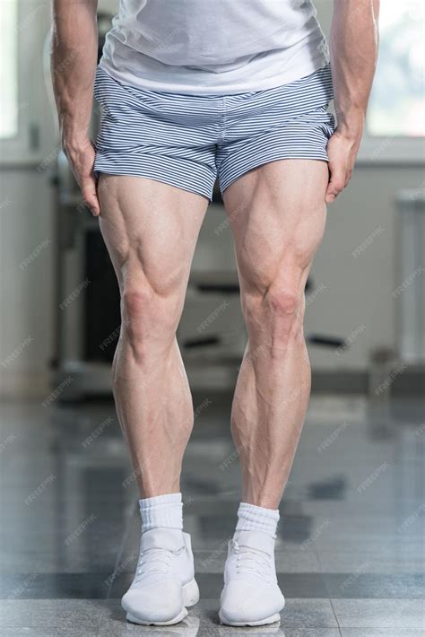Premium Photo | Muscular athlete flexing leg muscles closeup