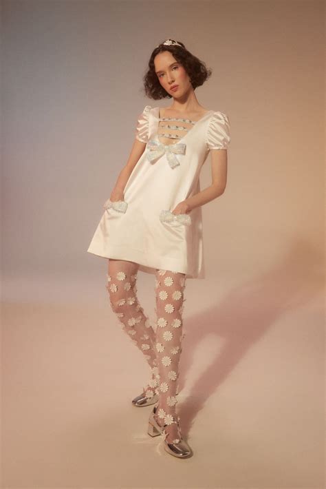 Elegant Scarves to Classy Princess Silhouettes: The 7 Biggest Spring
