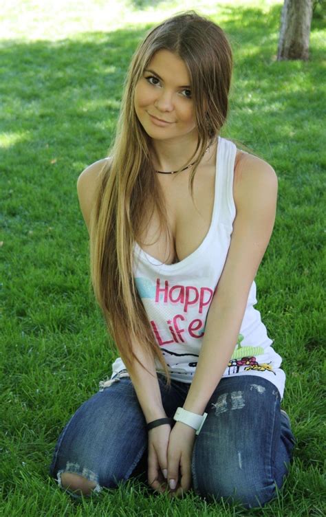 Pretty in the park Porn Pic - EPORNER