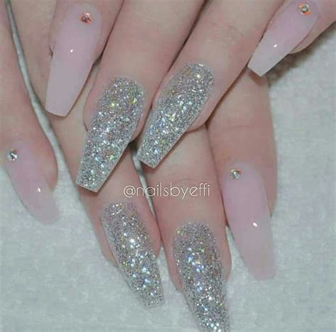 Detalle 40+ imagen uñas acrilicas diseño rosa y plata - Thptnganamst.edu.vn