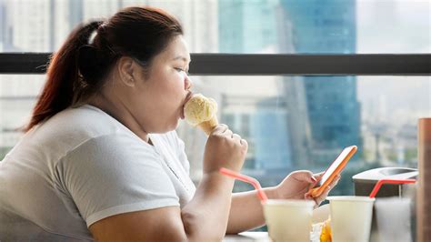 Жертвы еды. Люди подсаживаются на эти продукты, как на наркотики