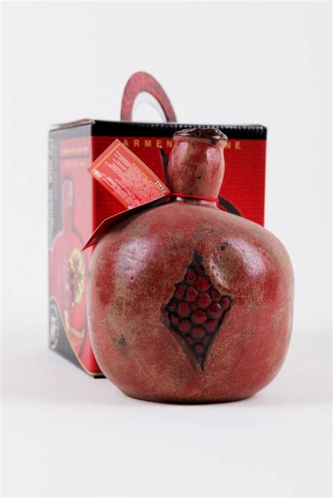 Ijevan Pomegranate 0,75l 12% červené polosladké víno - keramika