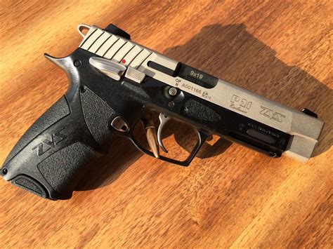 Zbraně na ZP-ZVS P21 Exclusive-topstrely.cz