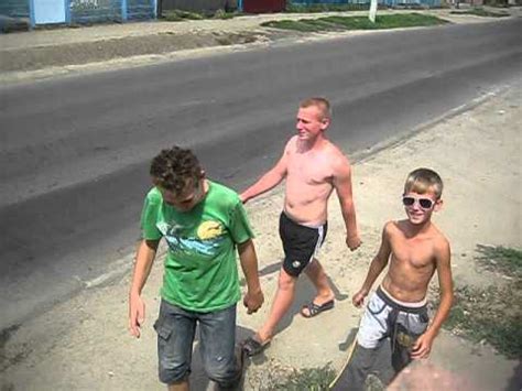 писающий мальчик - YouTube