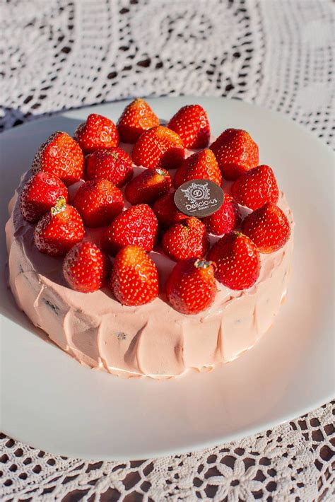 Торт Полуниця "Скарлет" – купити в Delicious Cafe