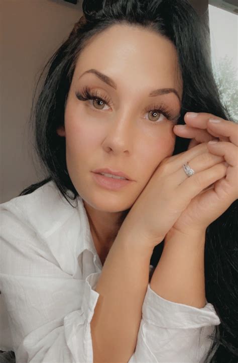 Sexy woman here happens to be my moms sister! | Scrolller