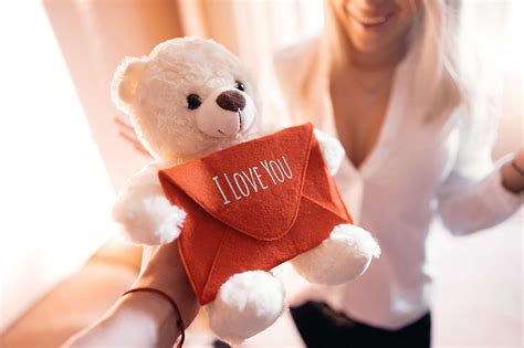 White Teddy Bear Valentine's Day Gift Free Stock Photo | picjumbo