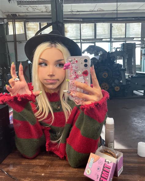 Alice Delish | Alisa Levina | Lil selfie dump!! 💖🌝🐣 | Instagram