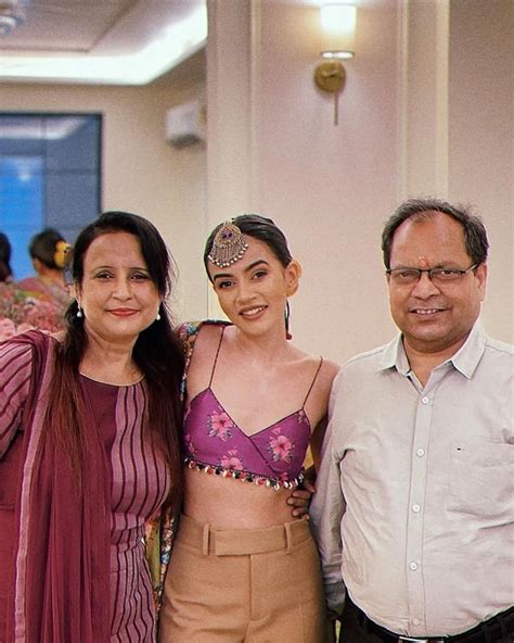 komal pandey fashion influencer wiki age height boyfriend
