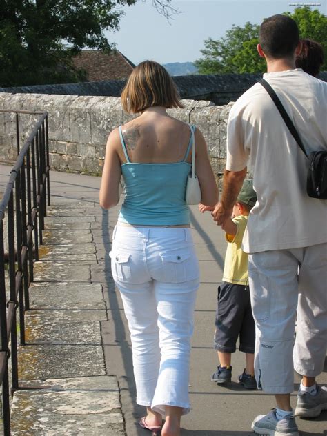 Thong Voyeur: Stunning MILF